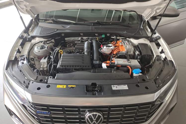 Used Volkswagen Passat New Energy 2022 430 PHEV Hybrid Luxury Edition Engine Bay