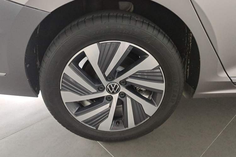 Used Volkswagen Passat New Energy 2022 430 PHEV Hybrid Luxury Edition Right Rear Wheel Hub