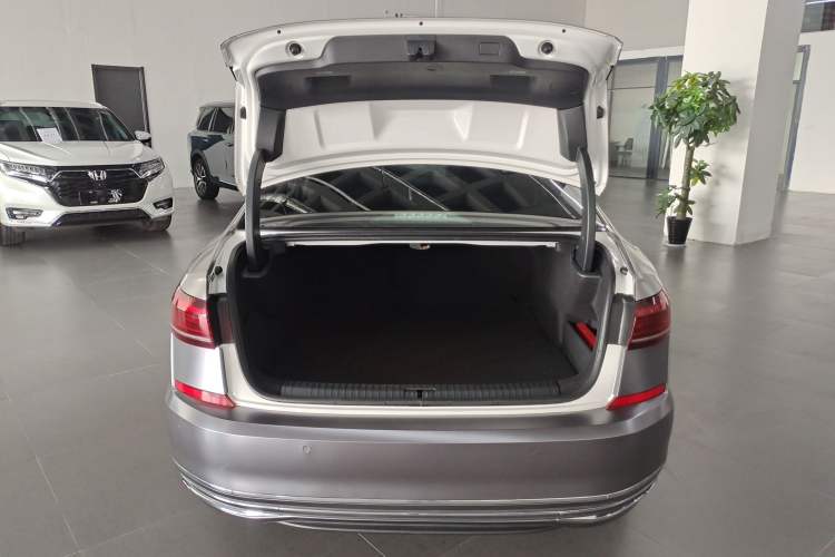 Used Volkswagen Passat New Energy 2022 430 PHEV Hybrid Luxury Edition Trunk