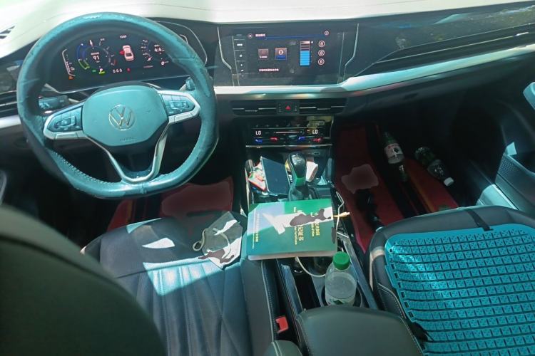Used Volkswagen Passat New Energy 2022 430 PHEV Hybrid Luxury Edition Center Console