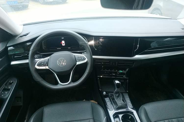 Used Volkswagen Passat New Energy 2022 430 PHEV Hybrid Luxury Edition Center Console