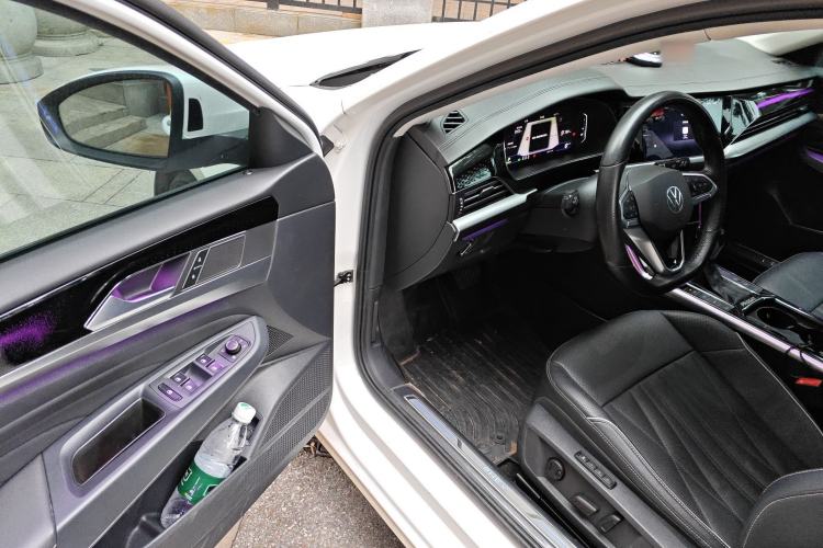 Used Volkswagen Passat New Energy 2022 430 PHEV Hybrid Luxury Edition Driver Seat