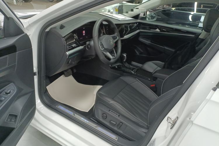 Used Volkswagen Passat New Energy 2022 430 PHEV Hybrid Luxury Edition Driver Seat