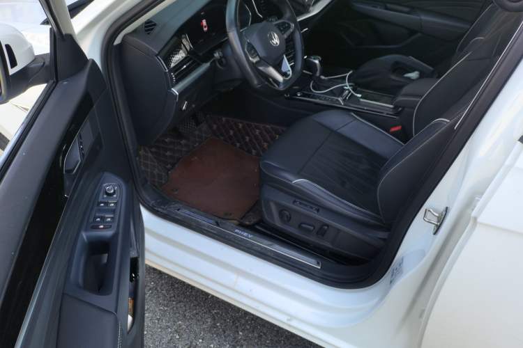 Used Volkswagen Passat New Energy 2022 430 PHEV Hybrid Luxury Edition Driver Seat