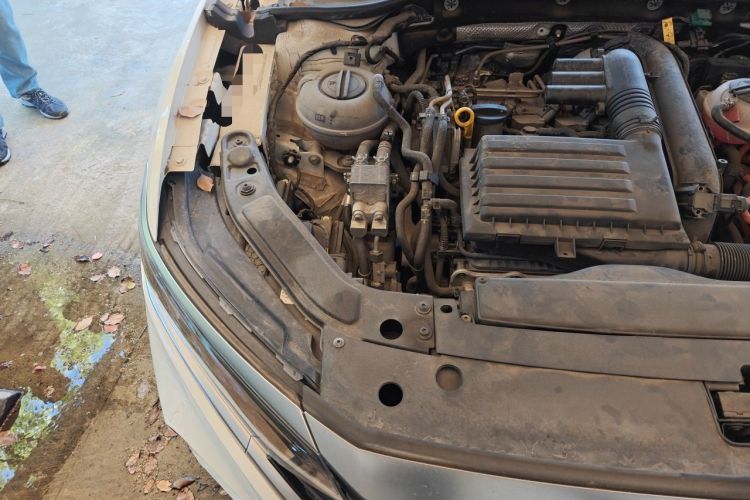 Used Volkswagen Passat New Energy 2022 430 PHEV Hybrid Luxury Edition Engine Bay Right