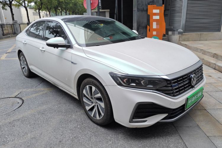 Used Volkswagen Passat New Energy 2022 430 PHEV Hybrid Luxury Edition Front Right 45 Deg