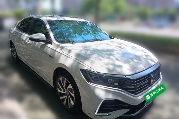 Used Volkswagen Passat New Energy 2022 430 PHEV Hybrid Luxury Edition Front Right 45 Deg