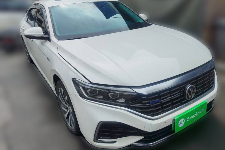 Used Volkswagen Passat New Energy 2022 430 PHEV Hybrid Luxury Edition Front Right 45 Deg