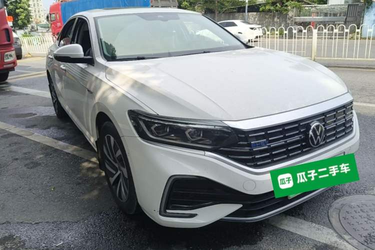 Used Volkswagen Passat New Energy 2022 430 PHEV Hybrid Luxury Edition Front Right 45 Deg