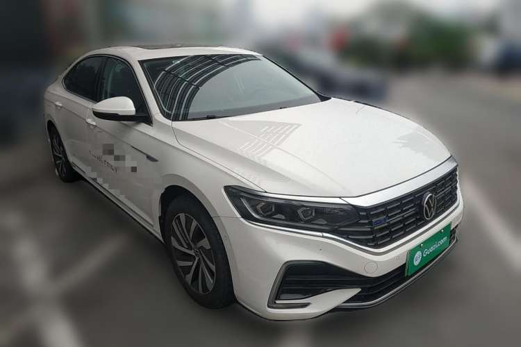 Used Volkswagen Passat New Energy 2022 430 PHEV Hybrid Luxury Edition Front Right 45 Deg