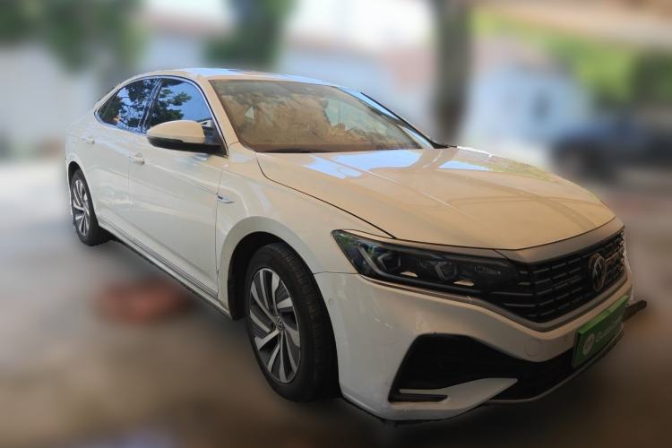 Used Volkswagen Passat New Energy 2022 430 PHEV Hybrid Luxury Edition Front Right 45 Deg