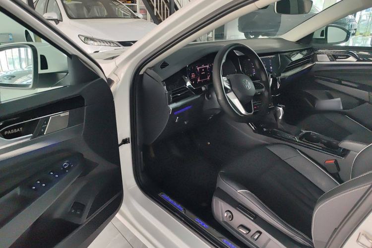 Used Volkswagen Passat New Energy 2022 430 PHEV Hybrid Luxury Edition Interior 2