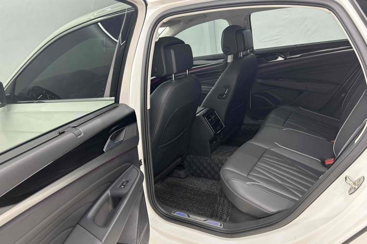 Used Volkswagen Passat New Energy 2022 430 PHEV Hybrid Luxury Edition Interior 5