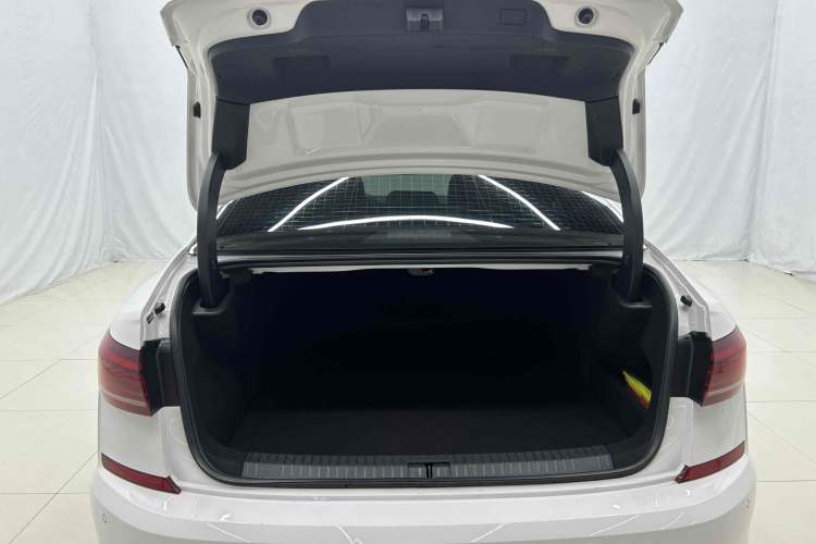 Used Volkswagen Passat New Energy 2022 430 PHEV Hybrid Luxury Edition Interior 7