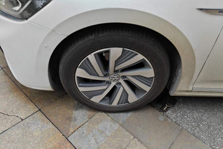 Used Volkswagen Passat New Energy 2022 430 PHEV Hybrid Luxury Edition Left Front Wheel Hub