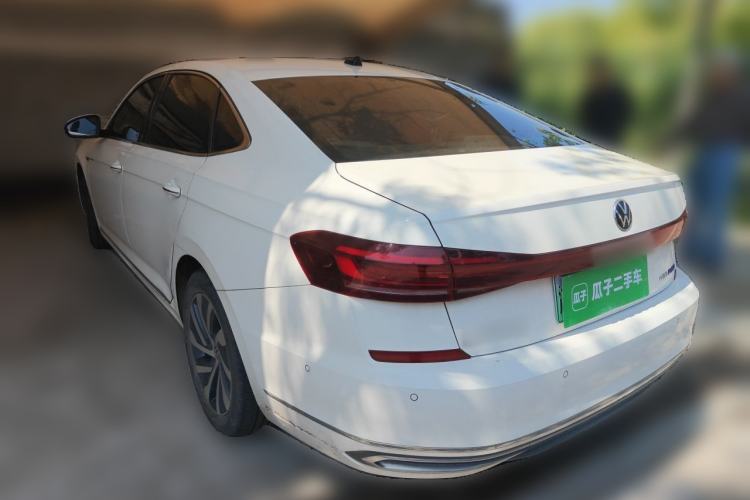 Used Volkswagen Passat New Energy 2022 430 PHEV Hybrid Luxury Edition Rear Left 45 Deg