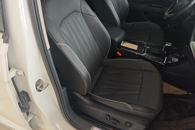 Used Volkswagen Passat New Energy 2022 430 PHEV Hybrid Luxury Edition Right Front Seat