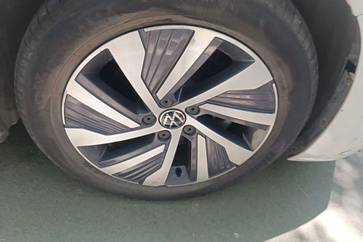 Used Volkswagen Passat New Energy 2022 430 PHEV Hybrid Luxury Edition Right Front Wheel Hub