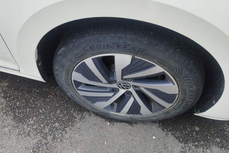 Used Volkswagen Passat New Energy 2022 430 PHEV Hybrid Luxury Edition Right Front Wheel Hub