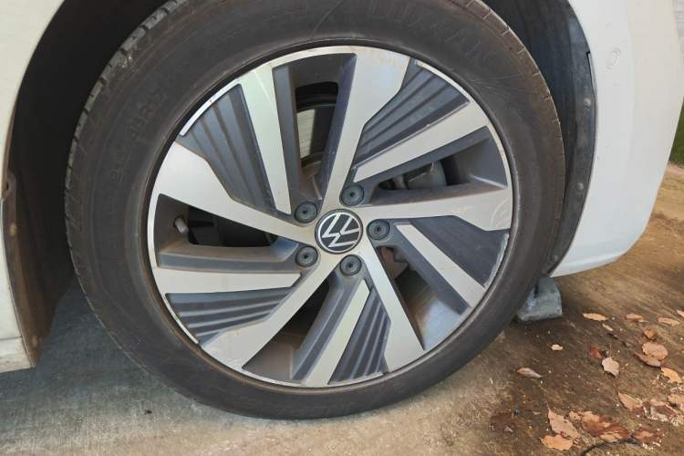 Used Volkswagen Passat New Energy 2022 430 PHEV Hybrid Luxury Edition Right Front Wheel Hub