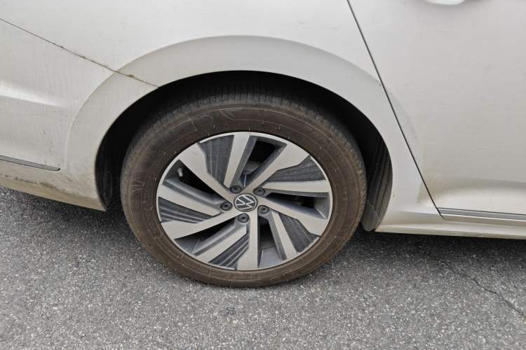Used Volkswagen Passat New Energy 2022 430 PHEV Hybrid Luxury Edition Right Rear Wheel Hub