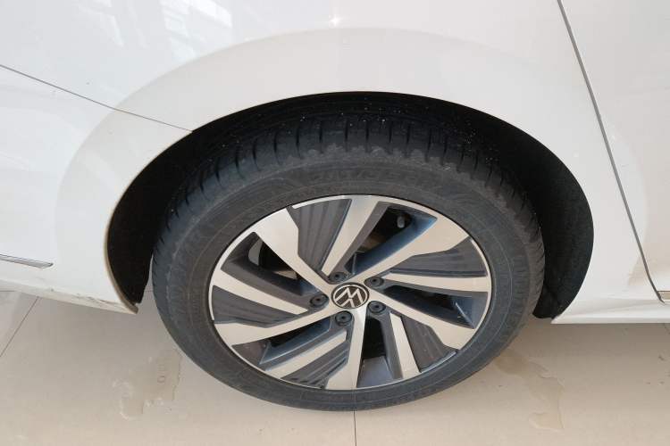 Used Volkswagen Passat New Energy 2022 430 PHEV Hybrid Luxury Edition Right Rear Wheel Hub
