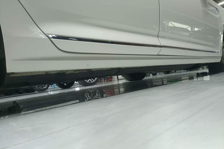 Used Volkswagen Passat New Energy 2022 430 PHEV Hybrid Luxury Edition Right Side Sill