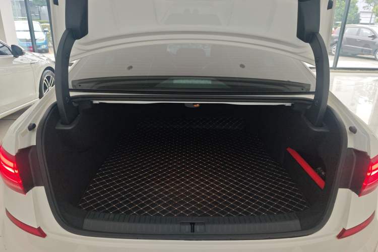 Used Volkswagen Passat New Energy 2022 430 PHEV Hybrid Luxury Edition Trunk
