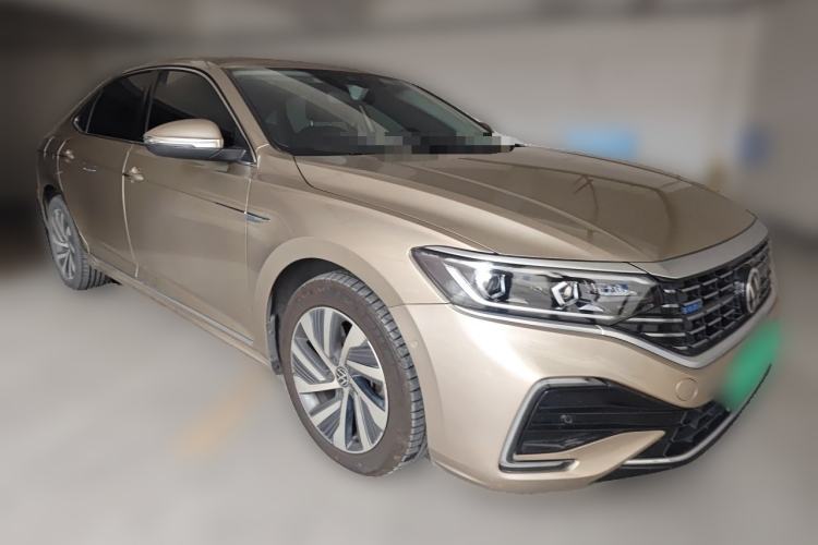 Used Volkswagen Passat New Energy 2022 430 PHEV Hybrid Luxury Edition Front Right 45 Deg
