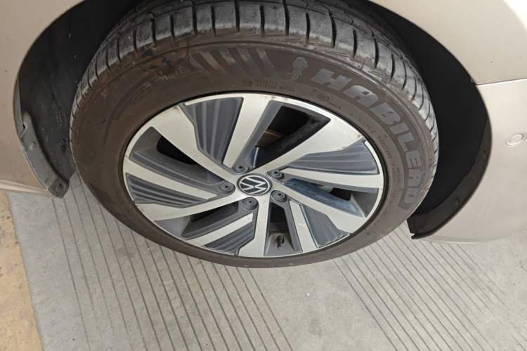 Used Volkswagen Passat New Energy 2022 430 PHEV Hybrid Luxury Edition Right Front Wheel Hub