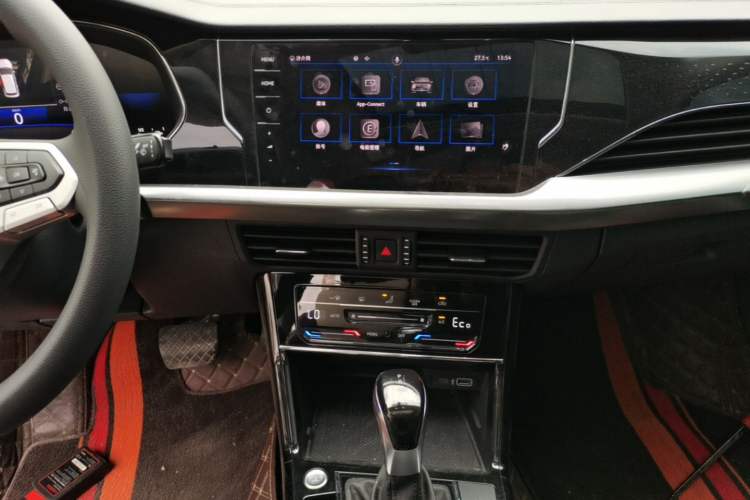 Used Volkswagen Passat New Energy 2023 430 PHEV Hybrid Luxury Edition Audio And AC Panel
