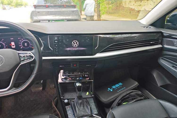 Used Volkswagen Passat New Energy 2023 430 PHEV Hybrid Elite Edition Audio And AC Panel