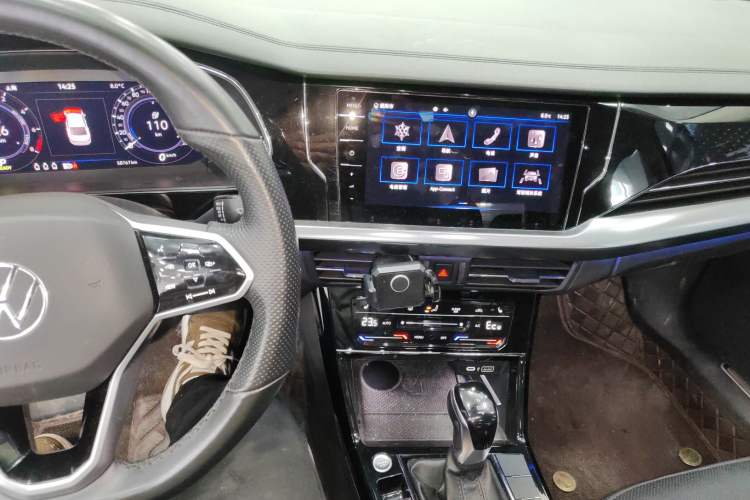 Used Volkswagen Passat New Energy 2023 430 PHEV Hybrid Luxury Edition Audio And AC Panel