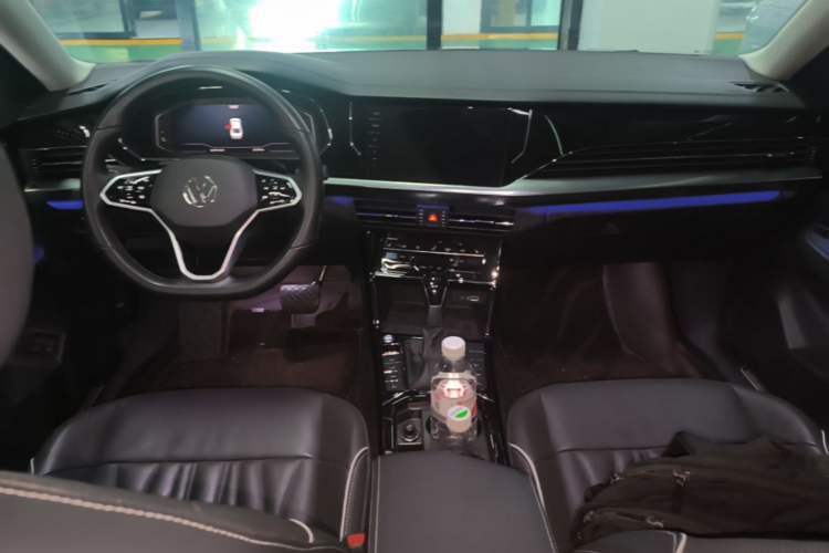 Used Volkswagen Passat New Energy 2023 430 PHEV Hybrid Luxury Edition Center Console