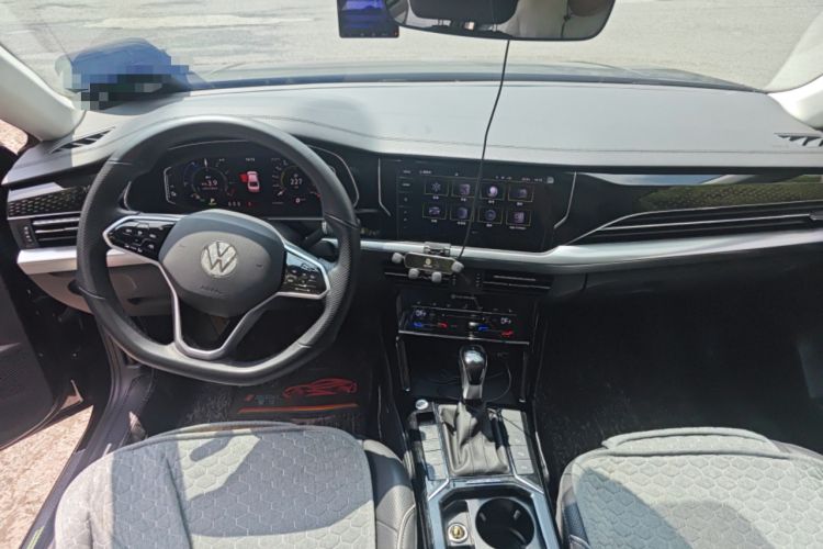 Used Volkswagen Passat New Energy 2023 430 PHEV Hybrid Luxury Edition Center Console