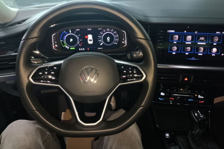 Used Volkswagen Passat New Energy 2023 430 PHEV Hybrid Elite Edition Center Console