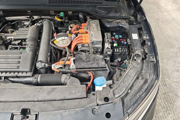 Used Volkswagen Passat New Energy 2023 430 PHEV Hybrid Luxury Edition Engine Bay Left