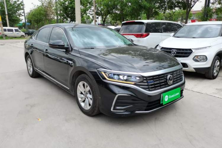 Used Volkswagen Passat New Energy 2023 430 PHEV Hybrid Luxury Edition Front Right 45 Deg