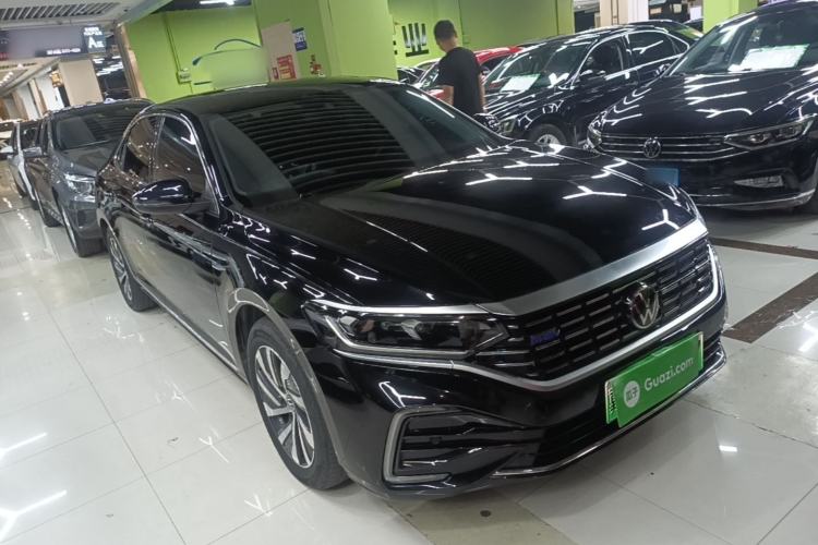 Used Volkswagen Passat New Energy 2023 430 PHEV Hybrid Elite Edition Front Right 45 Deg