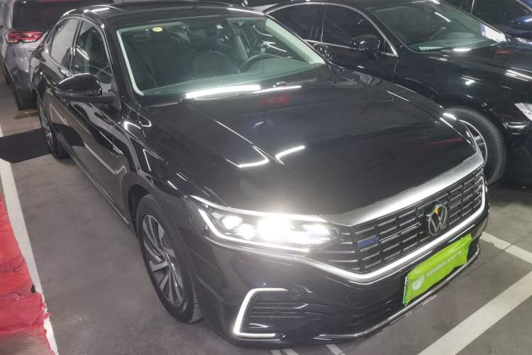 Used Volkswagen Passat New Energy 2023 430 PHEV Hybrid Elite Edition Front Right 45 Deg