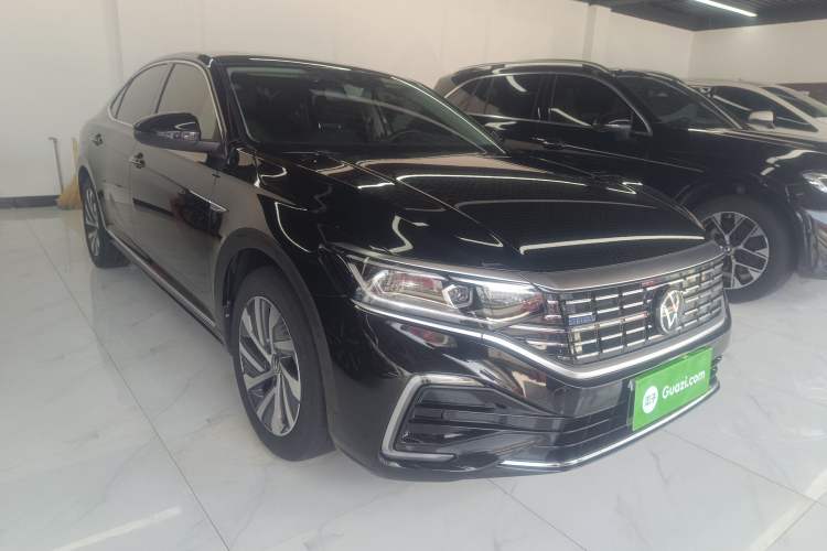 Used Volkswagen Passat New Energy 2023 430 PHEV Hybrid Luxury Edition Front Right 45 Deg