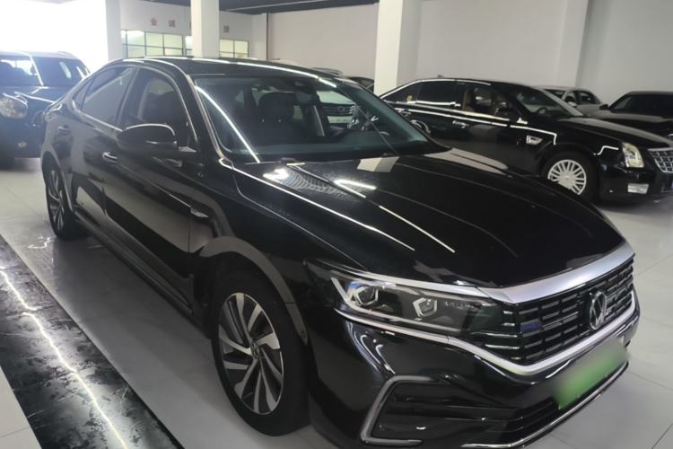 Used Volkswagen Passat New Energy 2023 430 PHEV Hybrid Luxury Edition Front Right 45 Deg