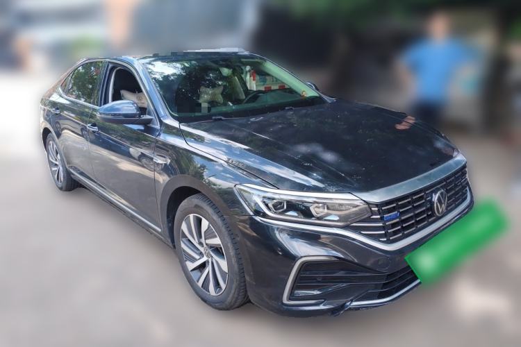 Used Volkswagen Passat New Energy 2023 430 PHEV Hybrid Luxury Edition Front Right 45 Deg