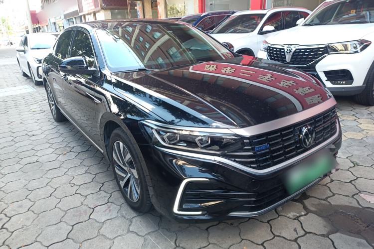 Used Volkswagen Passat New Energy 2023 430 PHEV Hybrid Luxury Edition Front Right 45 Deg