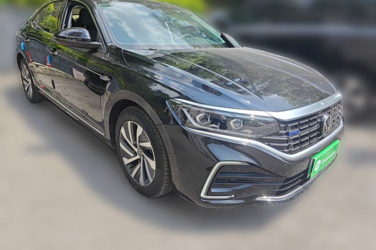 Used Volkswagen Passat New Energy 2023 430 PHEV Hybrid Luxury Edition Front Right 45 Deg