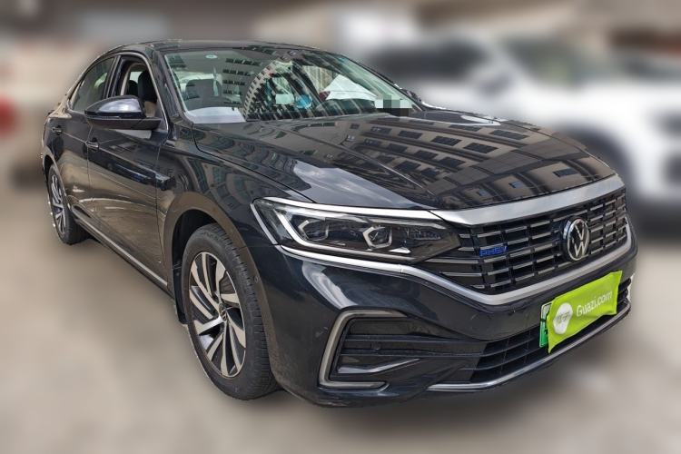 Used Volkswagen Passat New Energy 2023 430 PHEV Hybrid Luxury Edition Front Right 45 Deg