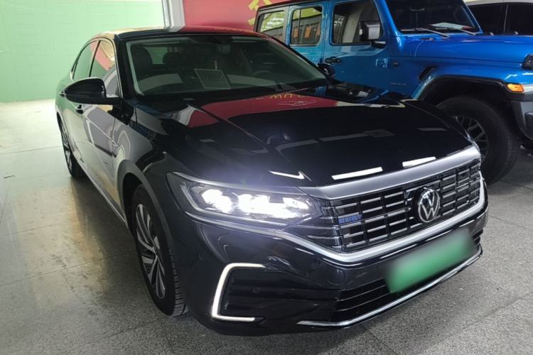 Used Volkswagen Passat New Energy 2023 430 PHEV Hybrid Elite Edition Front Right 45 Deg