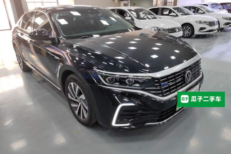 Used Volkswagen Passat New Energy 2023 430 PHEV Hybrid Luxury Edition Front Right 45 Deg