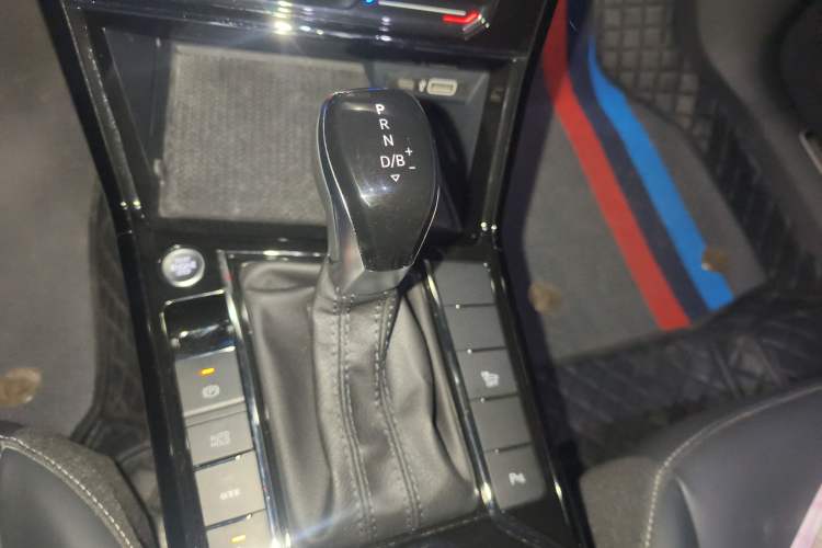 Used Volkswagen Passat New Energy 2023 430 PHEV Hybrid Elite Edition Gear Lever