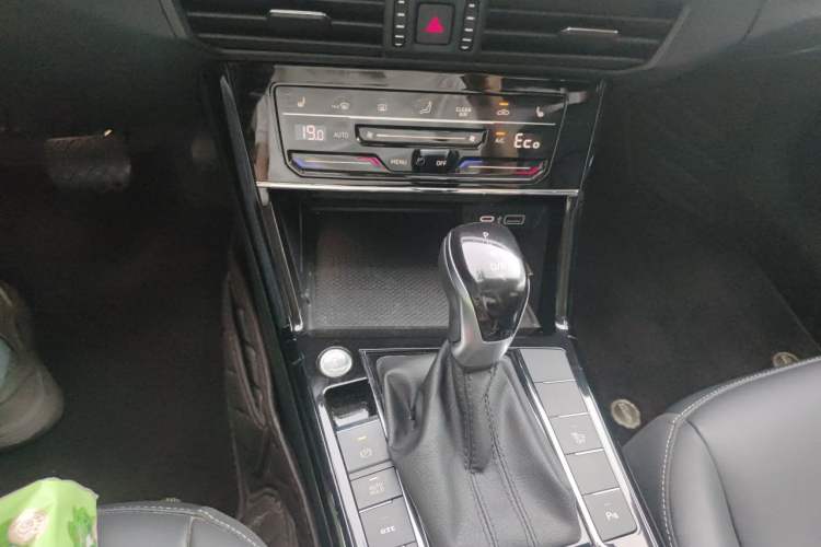 Used Volkswagen Passat New Energy 2023 430 PHEV Hybrid Elite Edition Gear Lever